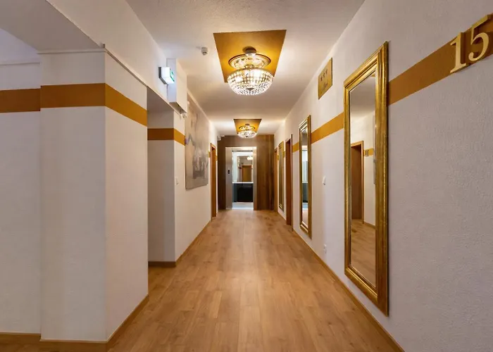 Tiptop Hotel Burgschmiet Garni